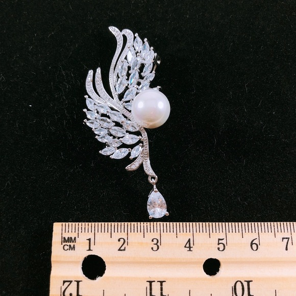 Brooch - Picture 2 of 3